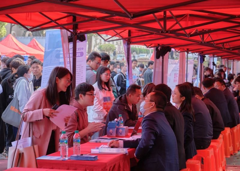 beat365中文官方网站举办专场双选会 助力2023届毕业生留赣留昌就业