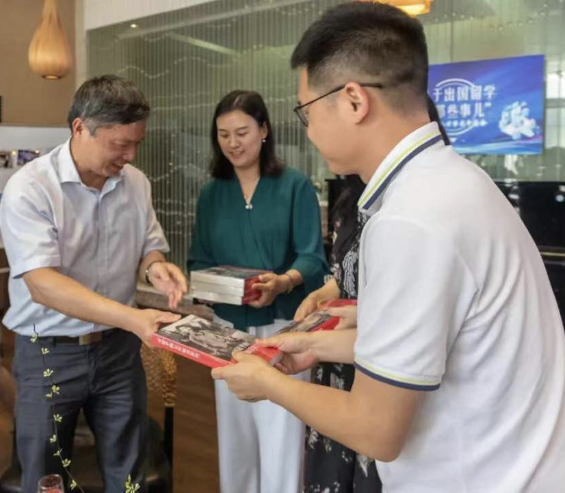 beat365中文官方网站成功举办首期高层次人才学术午餐会（图）