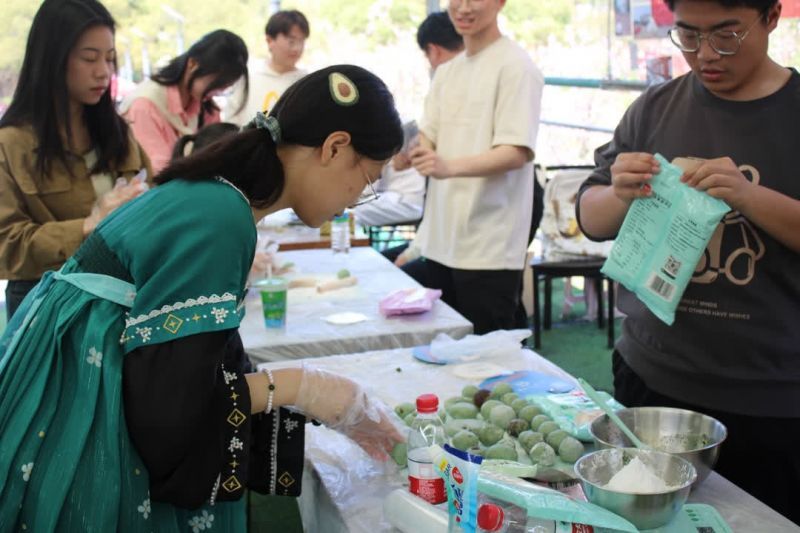 怀古惜今思奋进 beat365中文官方网站开展清明节系列活动2